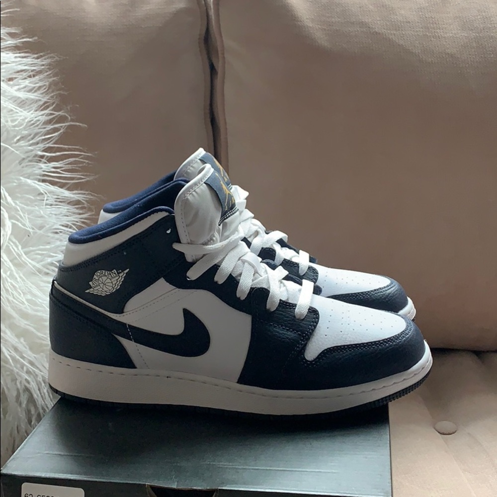 White/Metallic Gold-Obsidian Air Jordan 1 Mid